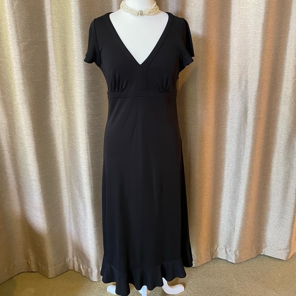Simple yet elegant dress - Picture 2 of 3